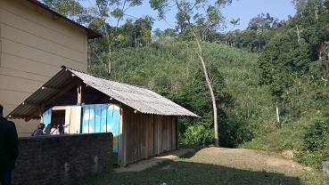 Co ro những đứa trẻ vùng cao trong lớp học thông thống giữa trời - ảnh 4