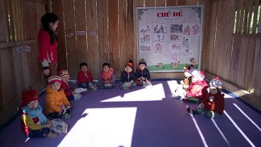 Co ro những đứa trẻ vùng cao trong lớp học thông thống giữa trời - ảnh 3