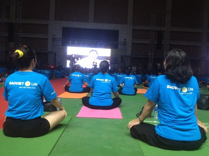 Độc đáo màn đồng diễn Yoga gần 1.200 người tại Hà Nội - ảnh 3