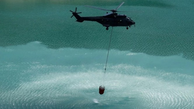 Nắng nóng kỷ lục, Thụy Sỹ điều trực thăng cấp cứu bò khát nước - ảnh 1