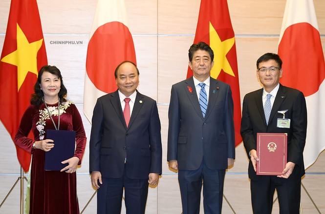 Thủ tướng Nguyễn Xuân Phúc hội đàm với Thủ tướng Shinzo Abe - ảnh 1