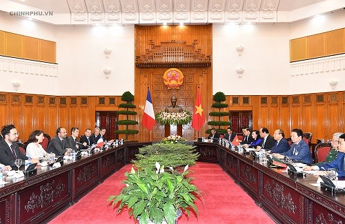 Thủ tướng Pháp tới Việt Nam, hội đàm với Thủ tướng Nguyễn Xuân Phúc - ảnh 1