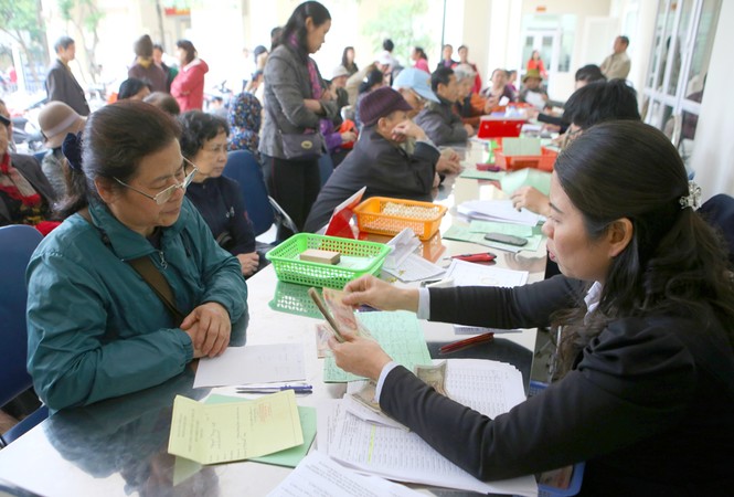 'Hưởng lương hưu có lợi hơn rút bảo hiểm một lần' - ảnh 1