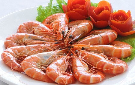 Những cách ăn tôm gây nguy hiểm tính mạng - ảnh 1