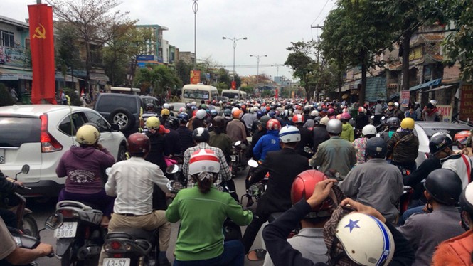 Hàng nghìn người đưa tiễn ông Nguyễn Bá Thanh - ảnh 15