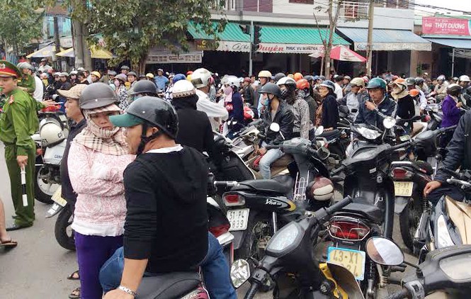 Hàng nghìn người đưa tiễn ông Nguyễn Bá Thanh - ảnh 9