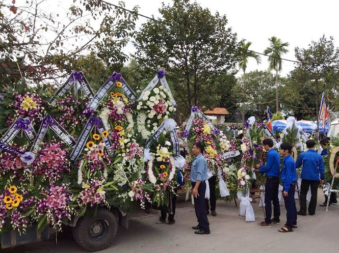 Hàng nghìn người đưa tiễn ông Nguyễn Bá Thanh - ảnh 1