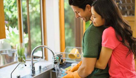 8 cách chồng bạn thầm lặng nói