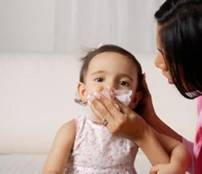 Những thói quen của mẹ vô tình gây nguy hiểm đến con - ảnh 2