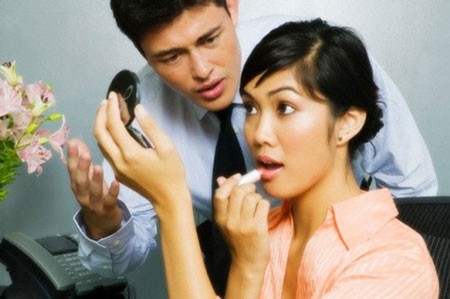 Để yêu được chị Hoài, anh cũng phải khổ sở để lấy lòng cả nhà người đẹp. Nhờ tình yêu chân thành và có chút tài lẻ nên anh đã cưới được chị. Ảnh minh họa.
