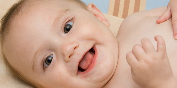 10 dấu hiệu nhận biết trẻ thông minh từ khi mới ra đời - ảnh 1