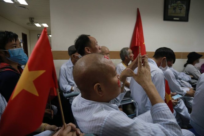 Viện Huyết học: Nụ cười át nỗi đau nhờ bóng đá - ảnh 1