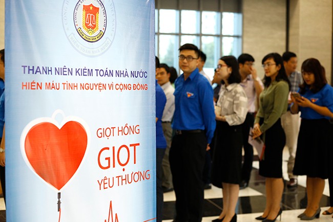 Đoàn Thanh niên Kiểm toán Nhà nước hiến máu tình nguyện - ảnh 1
