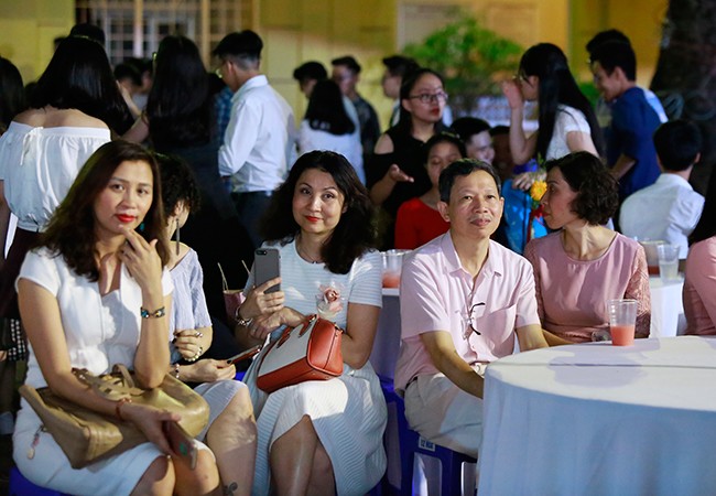 Lễ tri ân xúc động của thầy trò trường Chu Văn An - ảnh 8