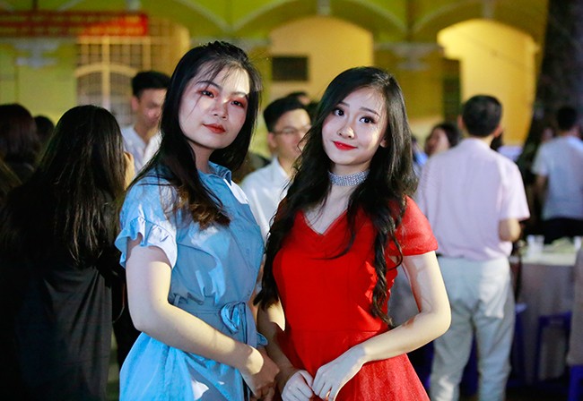 Lễ tri ân xúc động của thầy trò trường Chu Văn An - ảnh 5