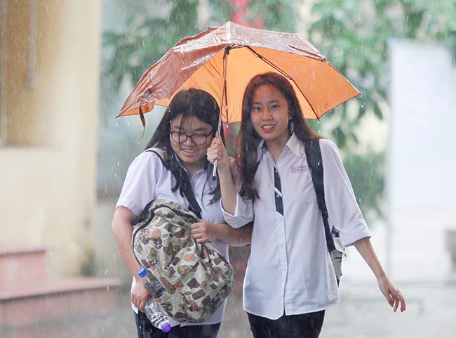 Khoảnh khắc xúc động của sĩ tử sau môn thi cuối cùng - ảnh 5