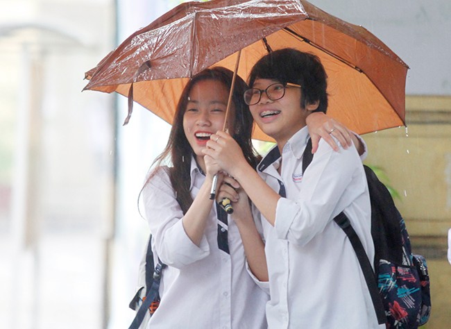 Khoảnh khắc xúc động của sĩ tử sau môn thi cuối cùng - ảnh 6