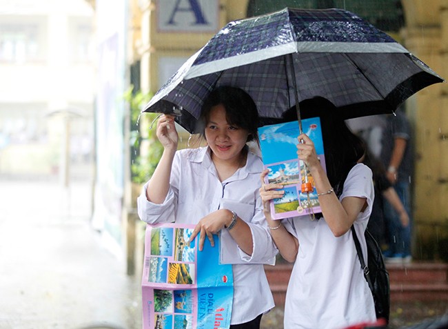 Khoảnh khắc xúc động của sĩ tử sau môn thi cuối cùng - ảnh 7