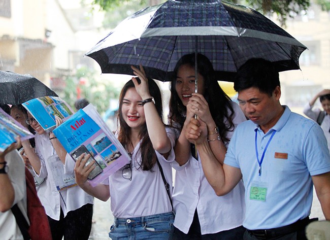 Khoảnh khắc xúc động của sĩ tử sau môn thi cuối cùng - ảnh 9