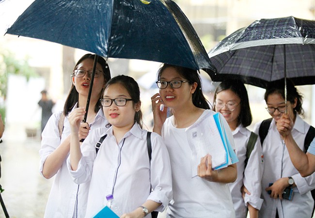 Khoảnh khắc xúc động của sĩ tử sau môn thi cuối cùng - ảnh 10