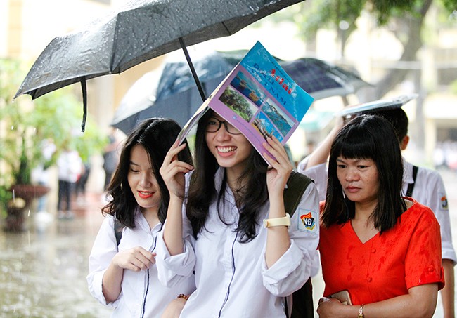 Khoảnh khắc xúc động của sĩ tử sau môn thi cuối cùng - ảnh 12