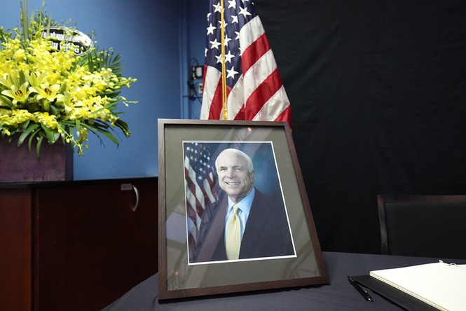 Phó Thủ tướng Phạm Bình Minh viếng Thượng nghị sĩ John McCain - ảnh 3