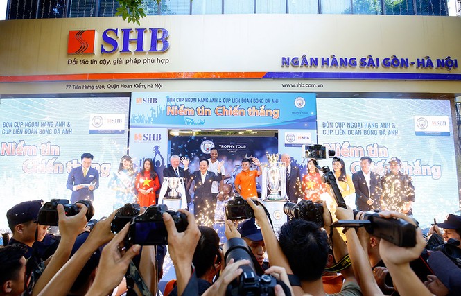Quang Hải vui mừng đón cúp Ngoại hạng Anh - ảnh 3