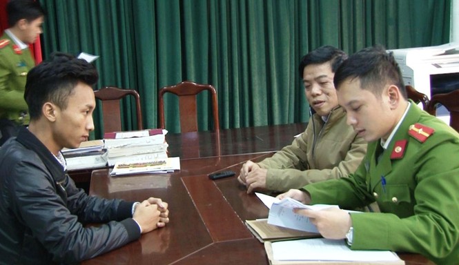 'Dính' 4 nhát kéo vào người vì can ngăn bạn ẩu đả - ảnh 1
