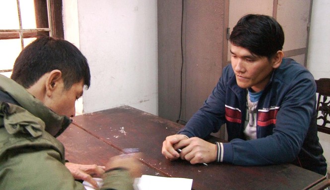Bắt giữ 8 thanh niên gây ra 30 vụ trộm nắp hố ga - ảnh 2
