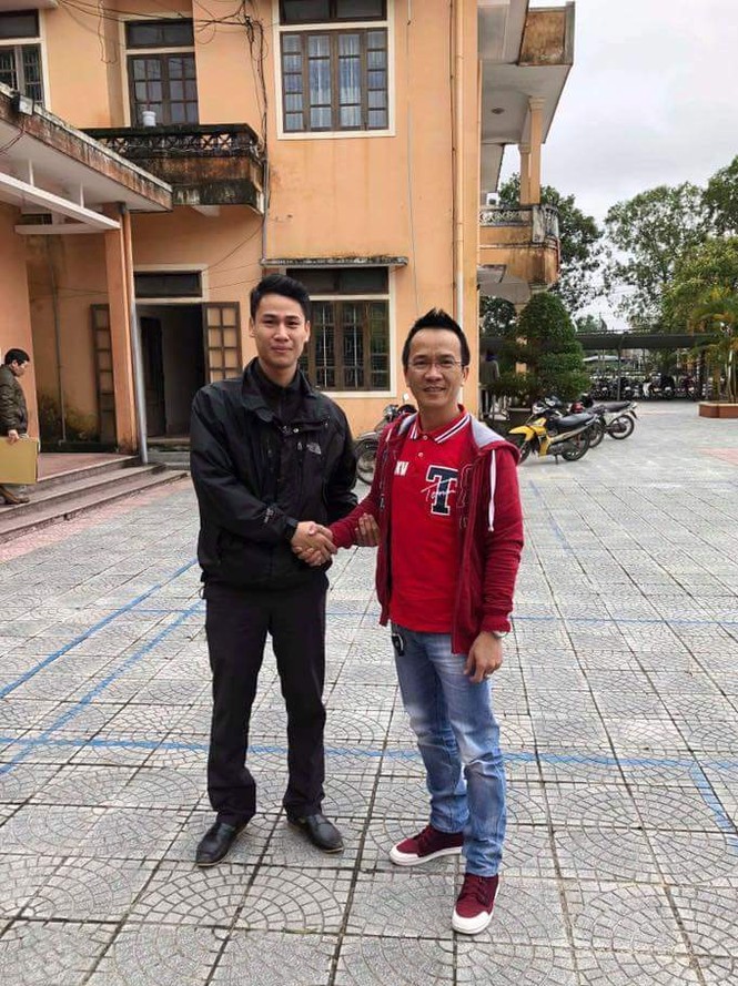 Nghẹt thở cuộc giải cứu thanh niên nhảy cầu tự tử trong đêm - ảnh 2
