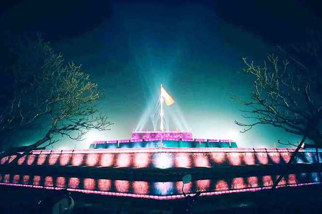 Kỳ đài Huế đẹp ngỡ ngàng chờ đón Tết Mậu Tuất 2018 - ảnh 1