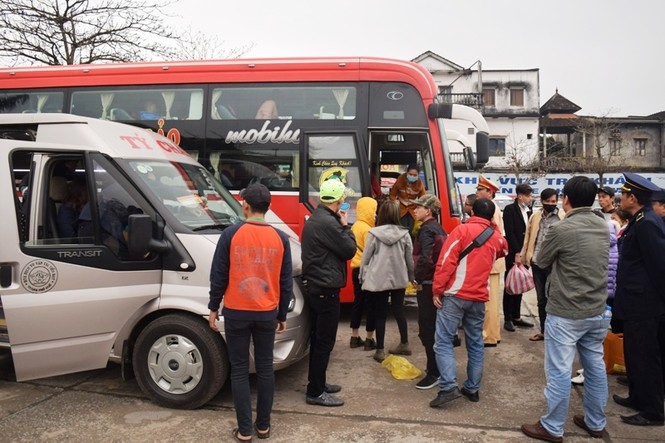 Xe khách 46 chỗ, nhồi nhét tới... 79 người - ảnh 2
