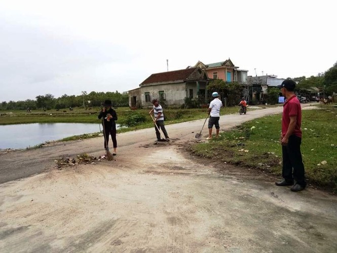 Người phụ nữ nước ngoài bị dân vây vì nghi dùng thuật thôi miên - ảnh 1