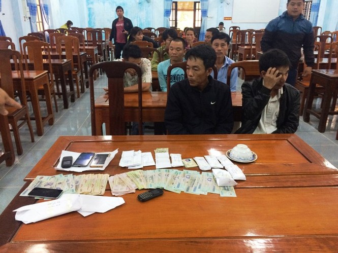 Phá thêm một sới bạc xóc đĩa với nhiều “quý bà” tham gia - ảnh 1