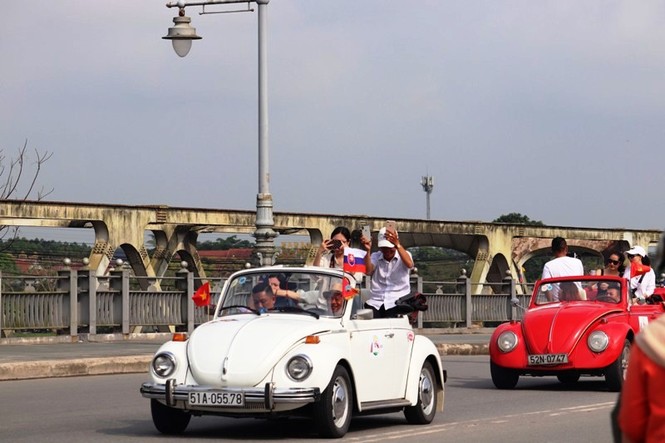 Mãn nhãn ngắm dàn siêu xe Volkswagen đổ bộ Cố đô Huế - ảnh 1