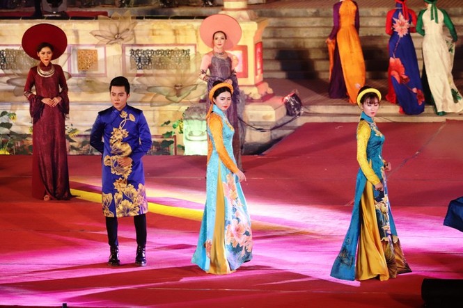 Hoa hậu Đỗ Mỹ Linh kiêu sa, lộng lẫy trong đêm 'Huế vàng son' - ảnh 15