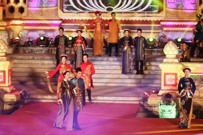 Hoa hậu Đỗ Mỹ Linh kiêu sa, lộng lẫy trong đêm 'Huế vàng son' - ảnh 17