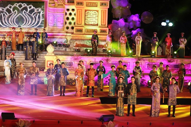 Hoa hậu Đỗ Mỹ Linh kiêu sa, lộng lẫy trong đêm 'Huế vàng son' - ảnh 18