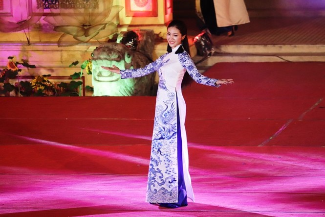 Hoa hậu Đỗ Mỹ Linh kiêu sa, lộng lẫy trong đêm 'Huế vàng son' - ảnh 19