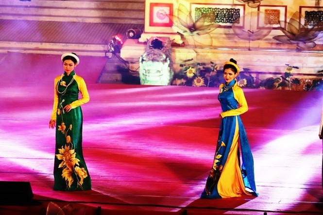 Hoa hậu Đỗ Mỹ Linh kiêu sa, lộng lẫy trong đêm 'Huế vàng son' - ảnh 10