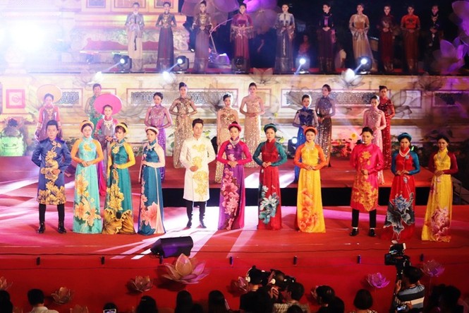 Hoa hậu Đỗ Mỹ Linh kiêu sa, lộng lẫy trong đêm 'Huế vàng son' - ảnh 11