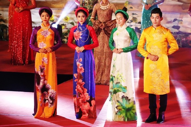 Hoa hậu Đỗ Mỹ Linh kiêu sa, lộng lẫy trong đêm 'Huế vàng son' - ảnh 12