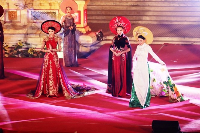 Hoa hậu Đỗ Mỹ Linh kiêu sa, lộng lẫy trong đêm 'Huế vàng son' - ảnh 13