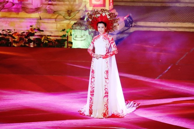Hoa hậu Đỗ Mỹ Linh kiêu sa, lộng lẫy trong đêm 'Huế vàng son' - ảnh 1