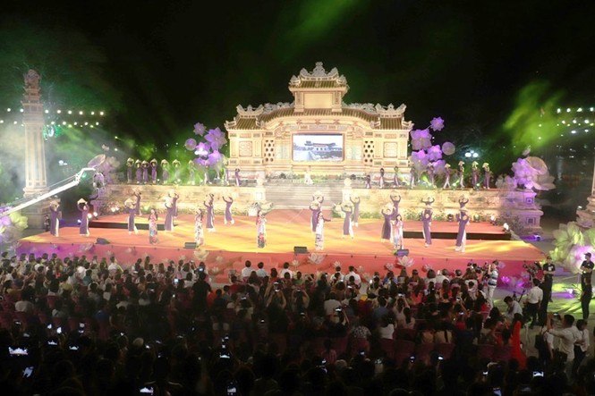 Hoa hậu Đỗ Mỹ Linh kiêu sa, lộng lẫy trong đêm 'Huế vàng son' - ảnh 5