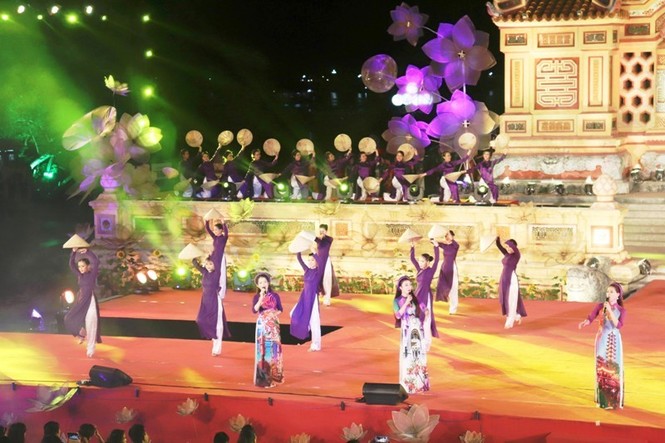 Hoa hậu Đỗ Mỹ Linh kiêu sa, lộng lẫy trong đêm 'Huế vàng son' - ảnh 4