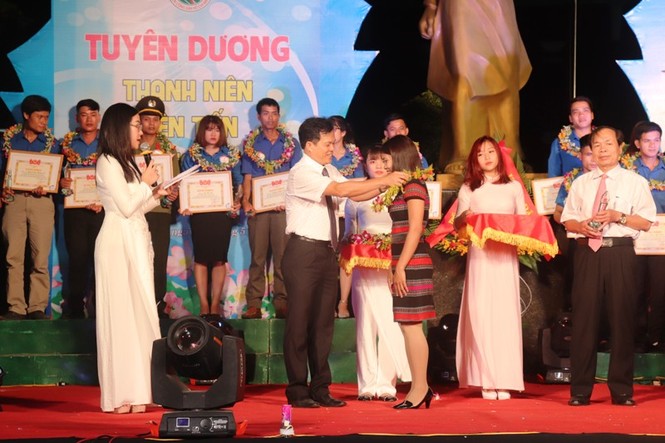 Tuyên dương 18 tập thể, 48 thanh niên tiên tiến làm theo lời Bác - ảnh 12