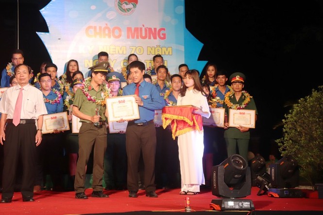 Tuyên dương 18 tập thể, 48 thanh niên tiên tiến làm theo lời Bác - ảnh 13