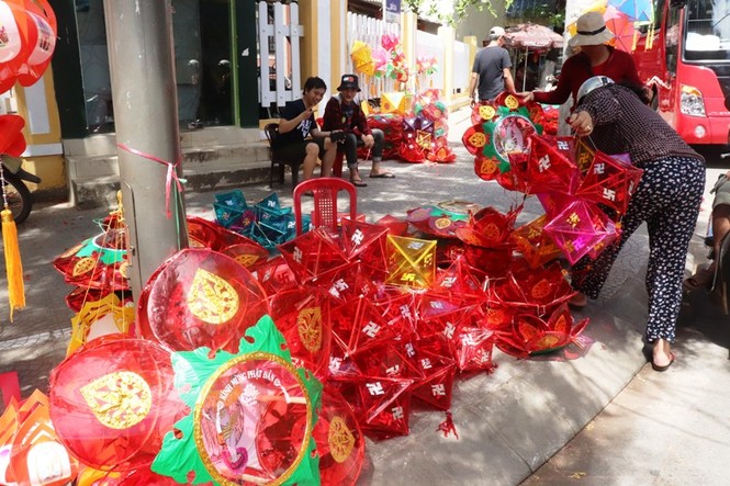 Muôn sắc màu bình an mùa Phật đản xứ Huế - ảnh 19