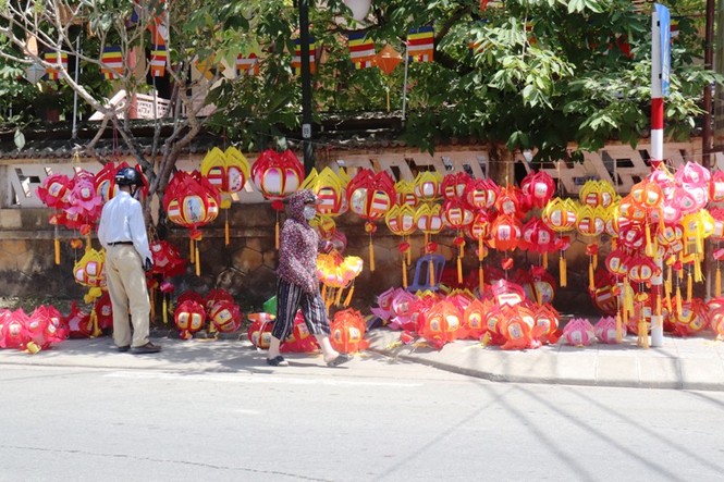 Muôn sắc màu bình an mùa Phật đản xứ Huế - ảnh 20
